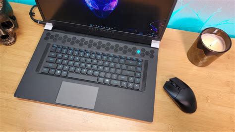 Alienware X17 keyboard and touchpad