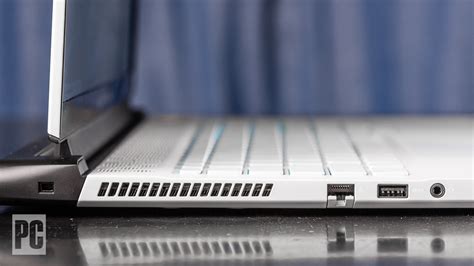 Alienware m15, m17 R3 design and ports