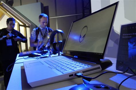 Alienware m17 R2 eye tracking