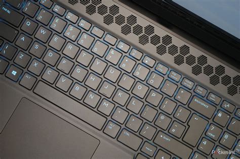 Alienware m17 R2 keyboard and touchpad