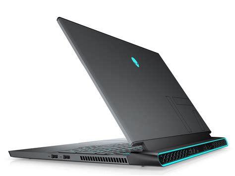 Alienware m17 R2 performance