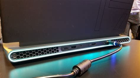 Alienware m17 R5 ports