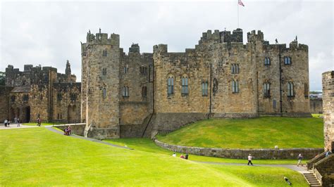 Alnwick Castle grounds