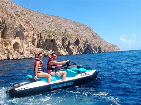 Turistas con jet ski en Altea