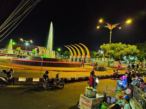 Alun-alun Situbondo Malam Hari
