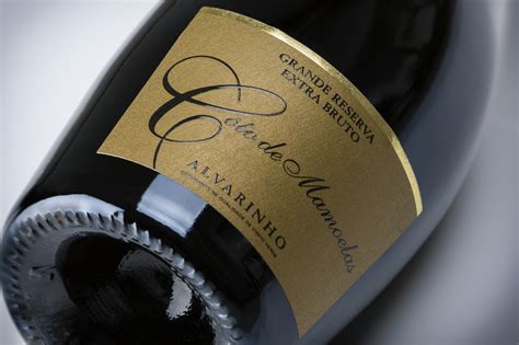 Alvarinho Com Alma background