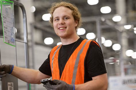 Amazon tracking worker office hours