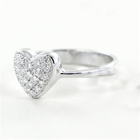 Anello Solitario A Forma Di Cuore con diamanti a contorno