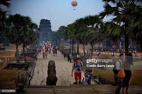 Angkor Balloon Crowds