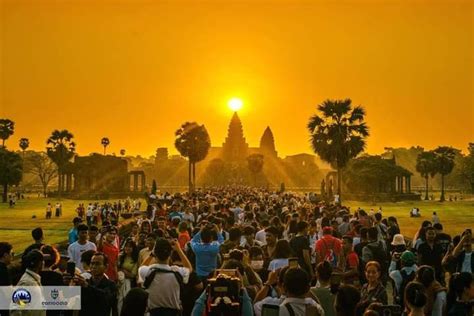Angkor Wat Sunset Crowd