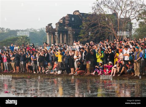 Angkor Wat sunrise crowds