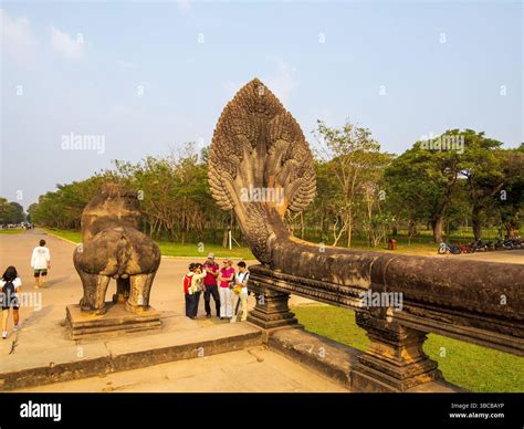 Angkor Wat tour guide explaining history
