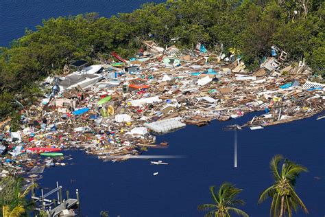 Raging Fury Unleashed: Witness the Devastating Impact of Hurricane Ian on Apollo Beach!