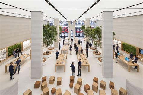 Apple Store Floor
