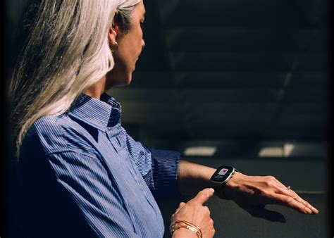 Apple Watch Using Earbuds