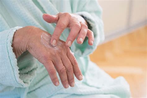 Applying Bepanthol Cream Correctly