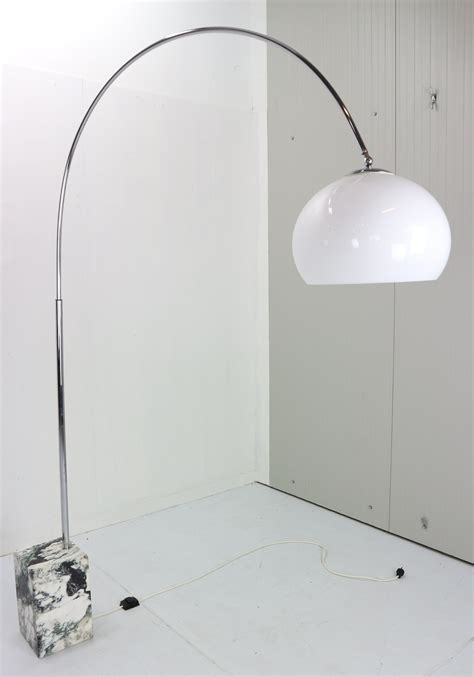 Arc Lamp with Metal Base