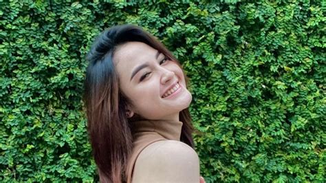 Arlida Putri Biodata
