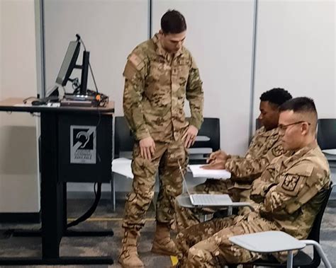 File:US Navy 080110-N-6891S-092 U.S. Army Staff Sgt. Timothy Douglas