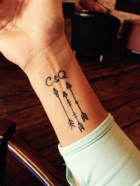 71 Adorable Arrow Tattoos For Wrist