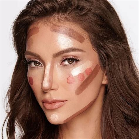 Ash Kaash's Step-by-Step Tutorial on Contouring