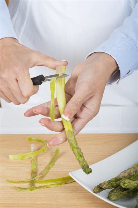 Asparagus Trimming and Peeling