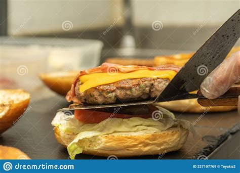 Assembling the Burger image
