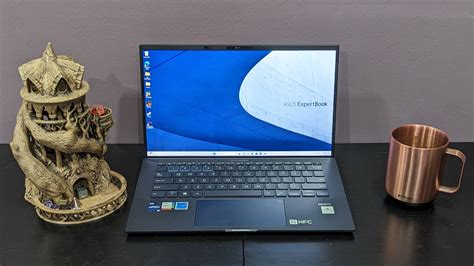 Asus ExpertBook B9450 display