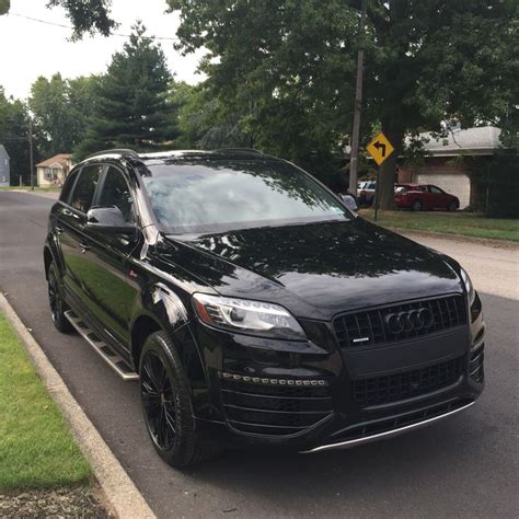 Unleash Bold Elegance on the Road with the Enigmatic Audi Q7 Murdered Out