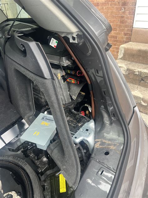 Finding the Hidden Gem: Unveiling the Audi Q7's Secret Reverse Camera Module Location