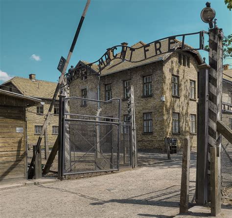 Auschwitz Warsaw Tour