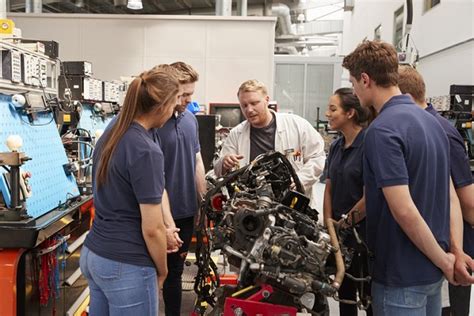 Level-up Your Career with Automotive Mechanic College