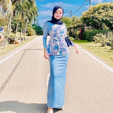 Awek Baju Biru