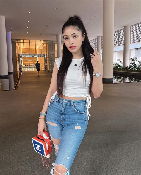 Awek Baju Putih