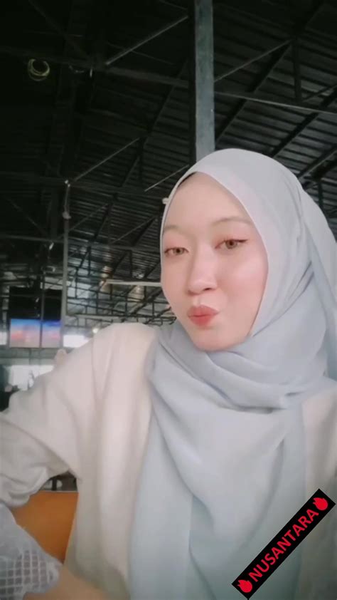 Awek Pamer Tetek