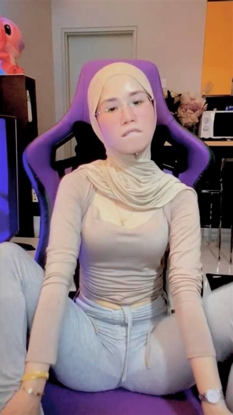 Awek Tayang Memek