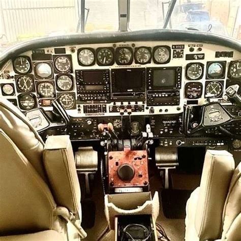 Explore the Cockpit of the Beechcraft 65 Queen Air: A Comprehensive Guide