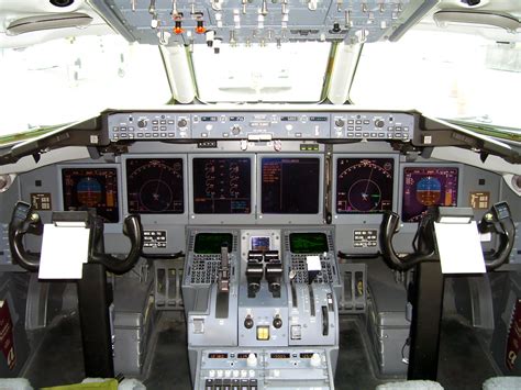 Discover the BOEING 717-200 Cockpit: An In-Depth Guide