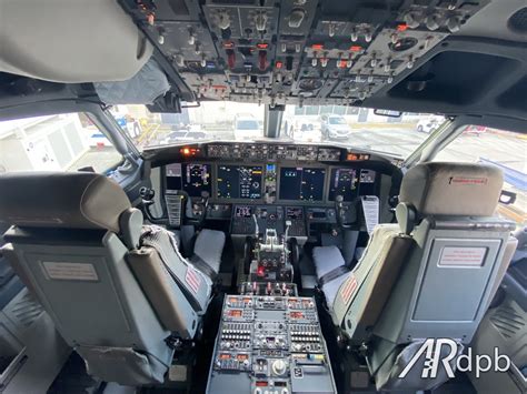 An Expert Guide to the BOEING 737 MAX 9 Cockpit: Unlocking Aviation's Future
