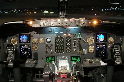 Immersive Cockpit Experience: Explore the Boeing 737-300