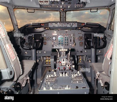 Explore the Advanced Cockpit of the BOEING 737-400