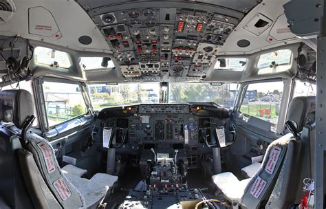 Discover the Intricacies of the BOEING 737-500 Cockpit: A Guide to Controls and Systems