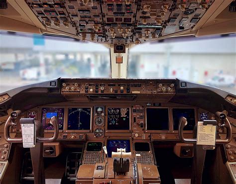 Ultimate Guide to the Cockpit of the Boeing 767-400