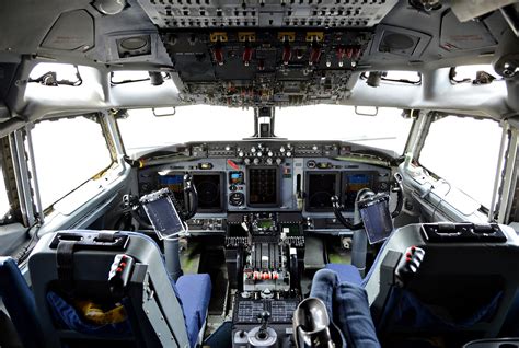 Explore the Boeing E-3 Sentry Cockpit: A Guide to the "AWACS" Command Center