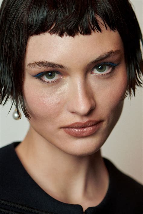 Baby Bangs (Micro Bangs)