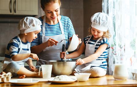 How a "Mommy and Me" Cooking Class Can Help You Bond with Your Child