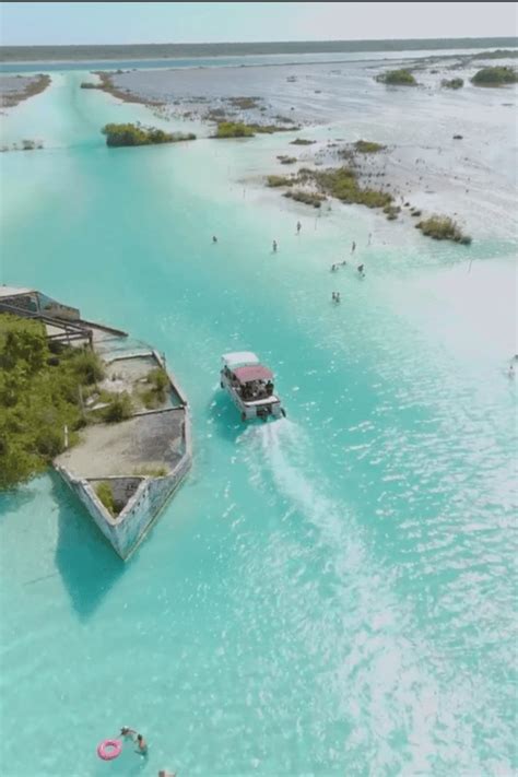 Tour Guide on Bacalar Lagoon
