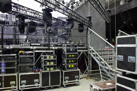 Backstage area for quick transitions