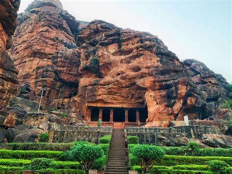 Badami Temple y paisaje rocoso