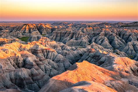 Uncover the Enigmatic Beauty of Badlands National Park: Discover the Rugged Terrain and Otherworldly Wonders